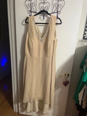 🧡 4X 26/28 Beige V-Neck Embellished Evening Gown Dress